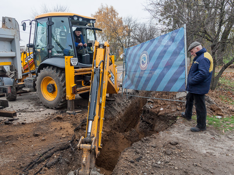 На Карачівському шосе міняють водопровідну магістраль