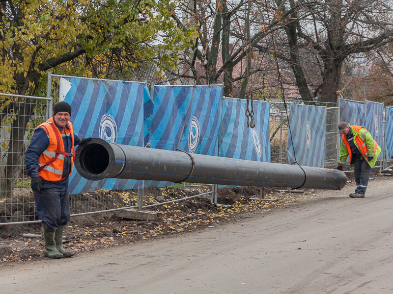 На Карачівському шосе міняють водопровідну магістраль