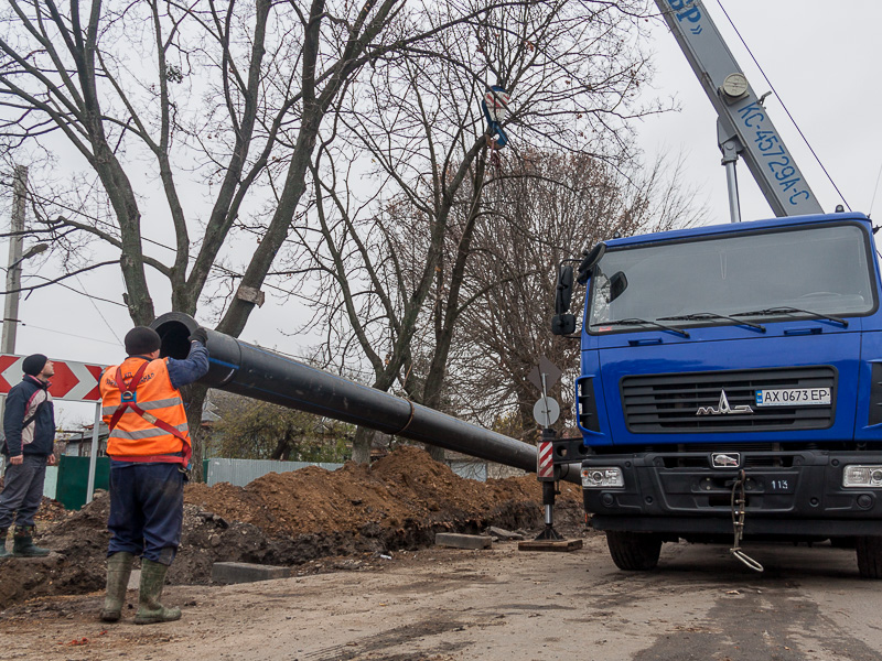 На Карачівському шосе міняють водопровідну магістраль