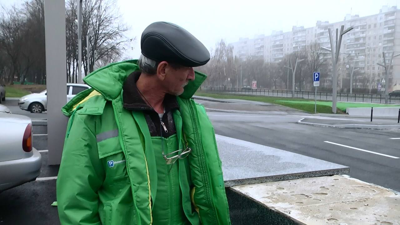 З парковки Регіонального центру послуг хотіли вкрасти гранітні плити