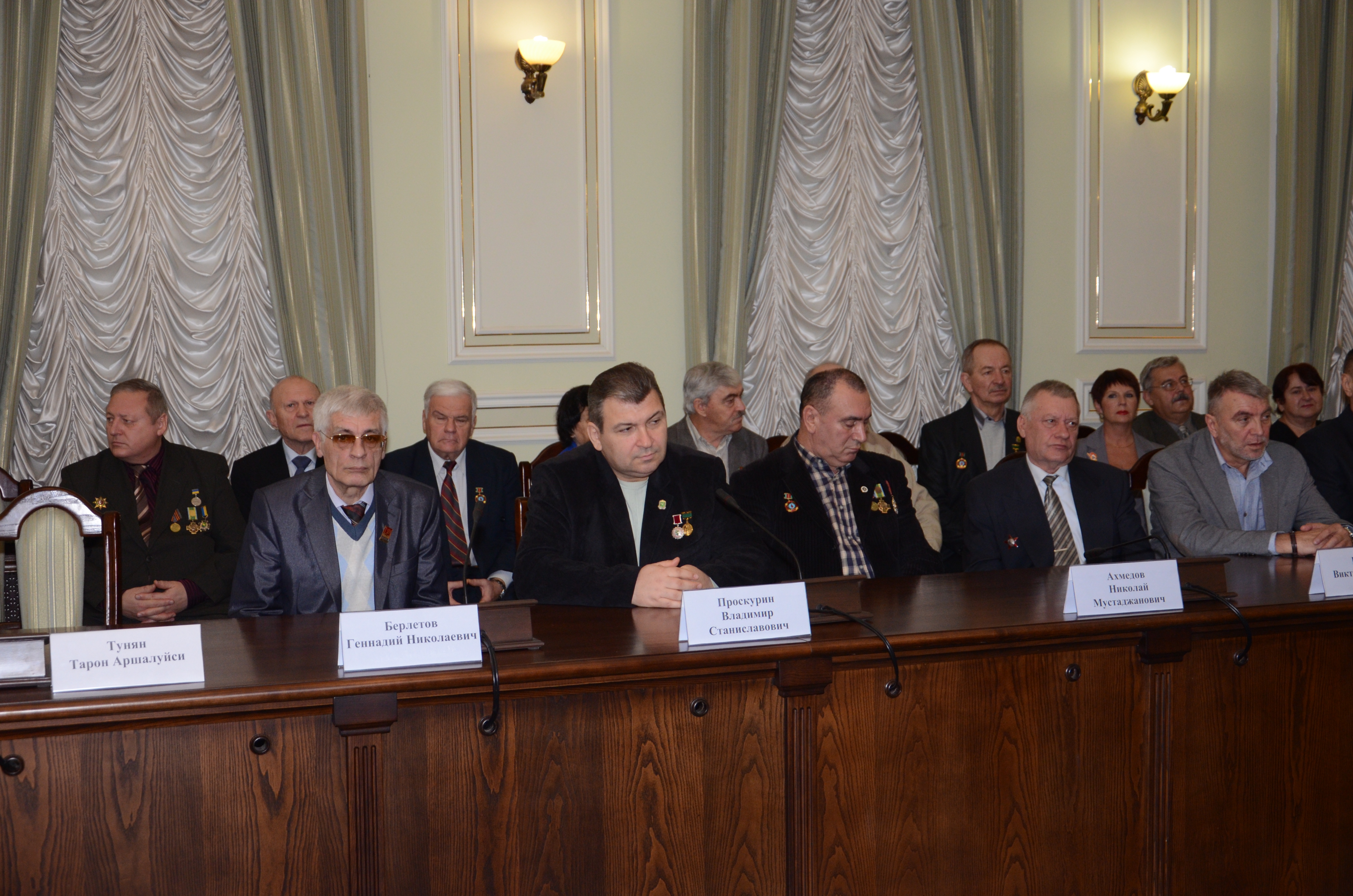 Геннадій Кернес привітав чорнобильців з Днем ліквідаторів аварії на ЧАЕС