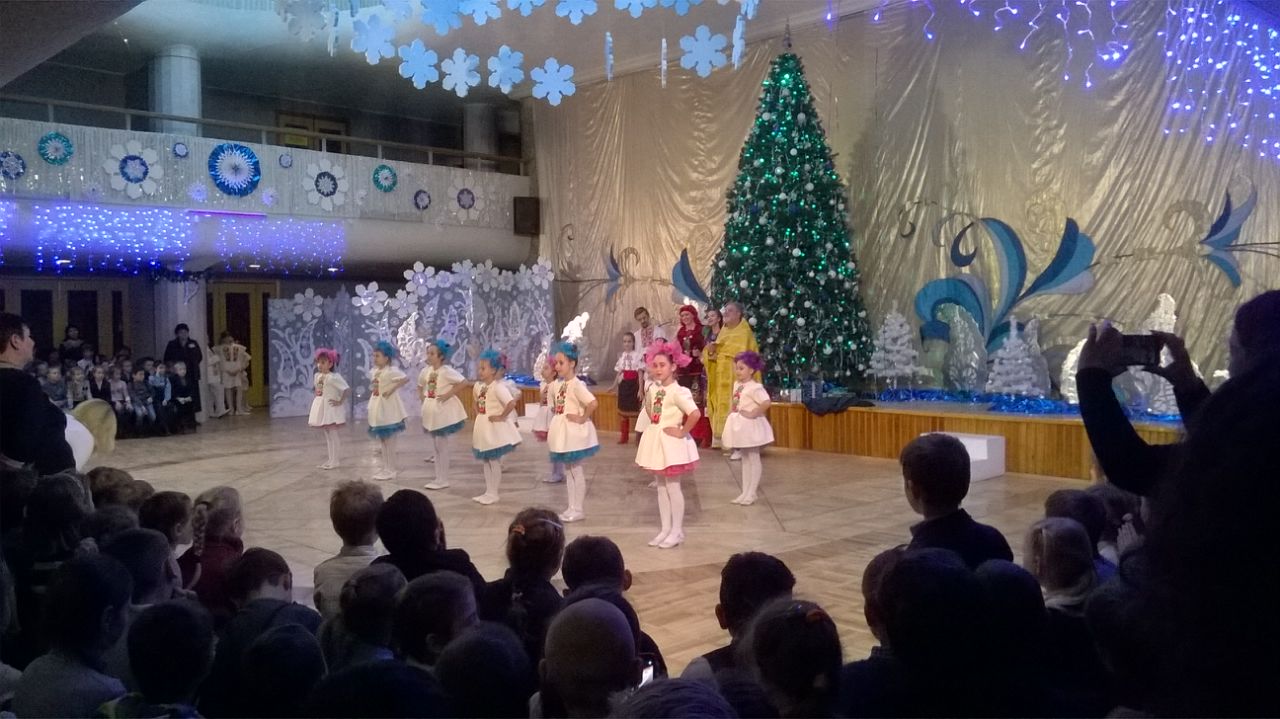 У районах міста пройшли свята до Дня Святого Миколая (доповнено)