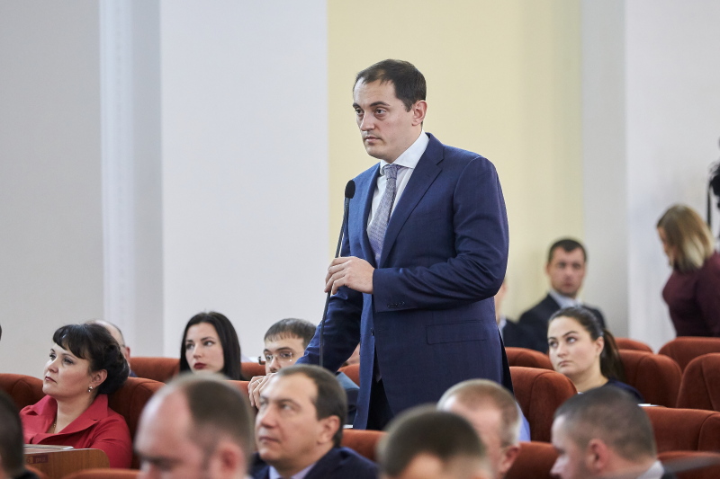 Геннадій Кернес: Місто вперше дає пільгу на проїзд в метро школярам (доповнено)