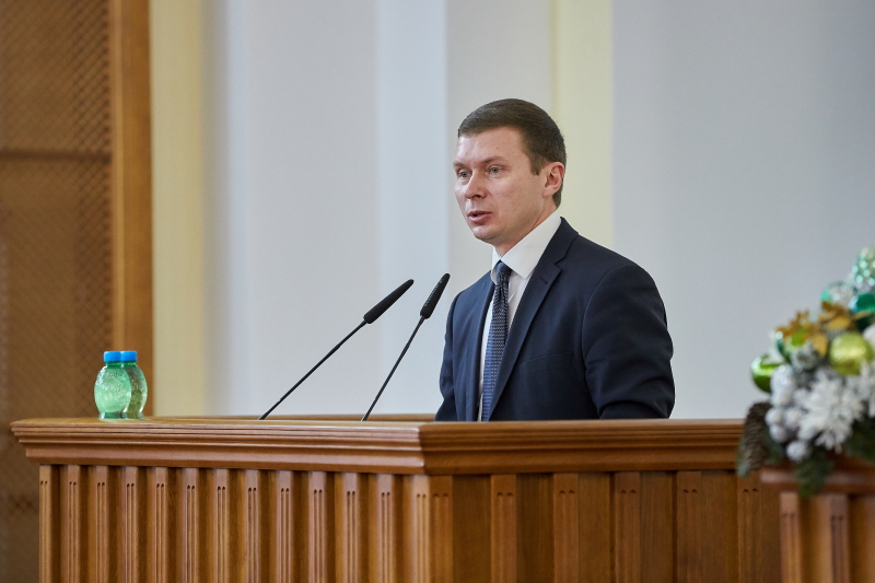 Геннадій Кернес: Місто вперше дає пільгу на проїзд в метро школярам (доповнено)