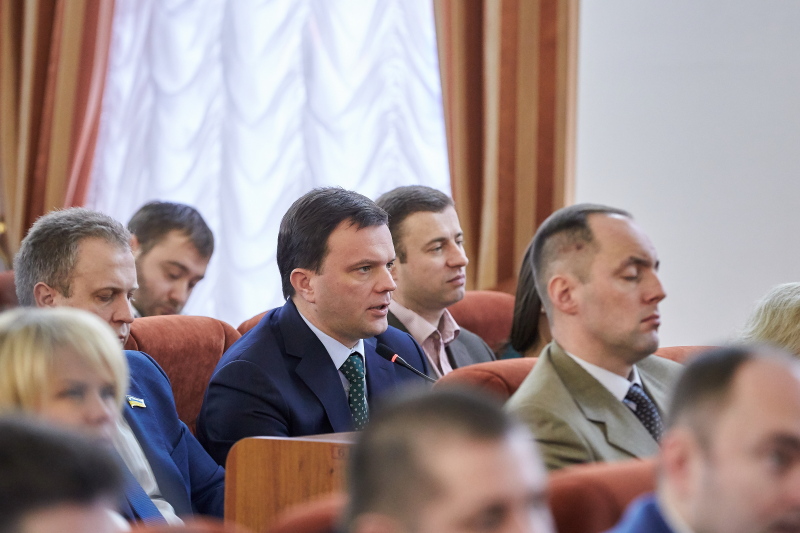 Геннадій Кернес: Місто вперше дає пільгу на проїзд в метро школярам (доповнено)