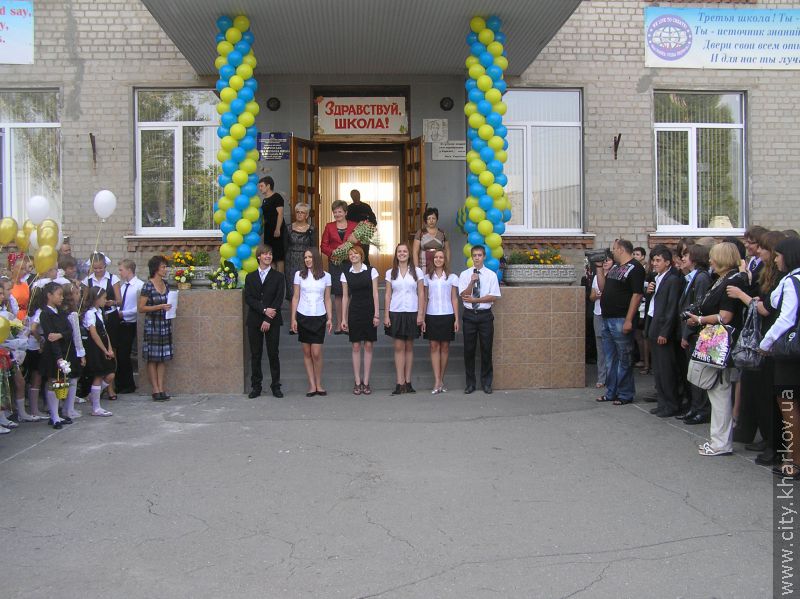 У Харкові за парти сіли понад 100 тисяч школярів