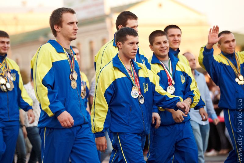 Геннадій Кернес привітав першокурсників на майдані Свободи