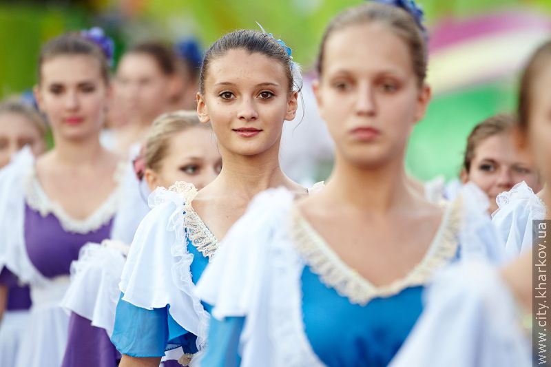 Геннадій Кернес привітав першокурсників на майдані Свободи