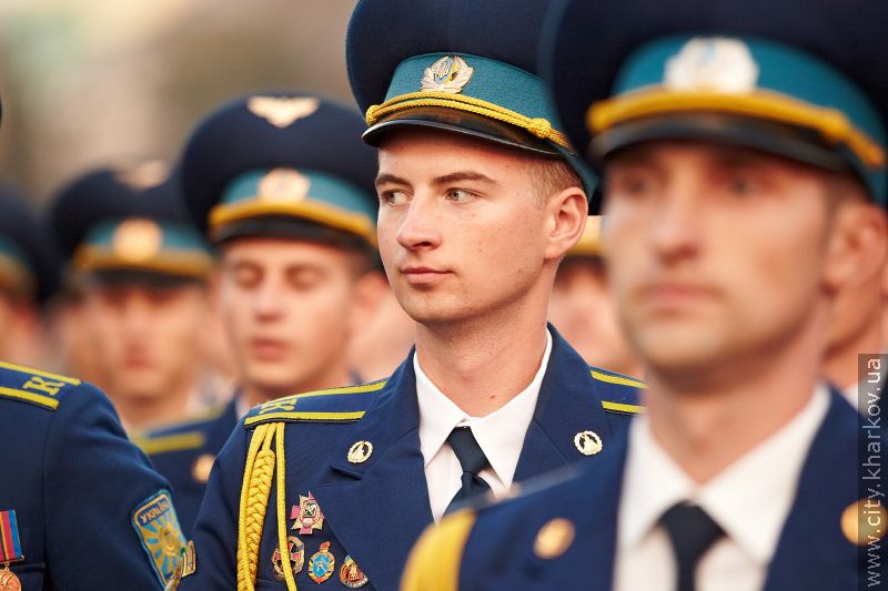 Геннадій Кернес привітав першокурсників на майдані Свободи