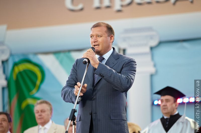 Геннадій Кернес привітав першокурсників на майдані Свободи