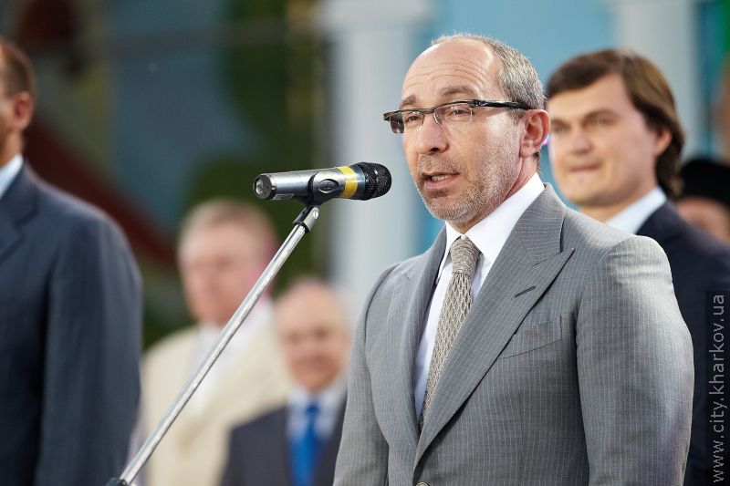 Геннадій Кернес привітав першокурсників на майдані Свободи