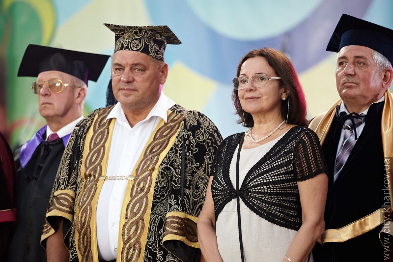 Геннадій Кернес привітав першокурсників на майдані Свободи