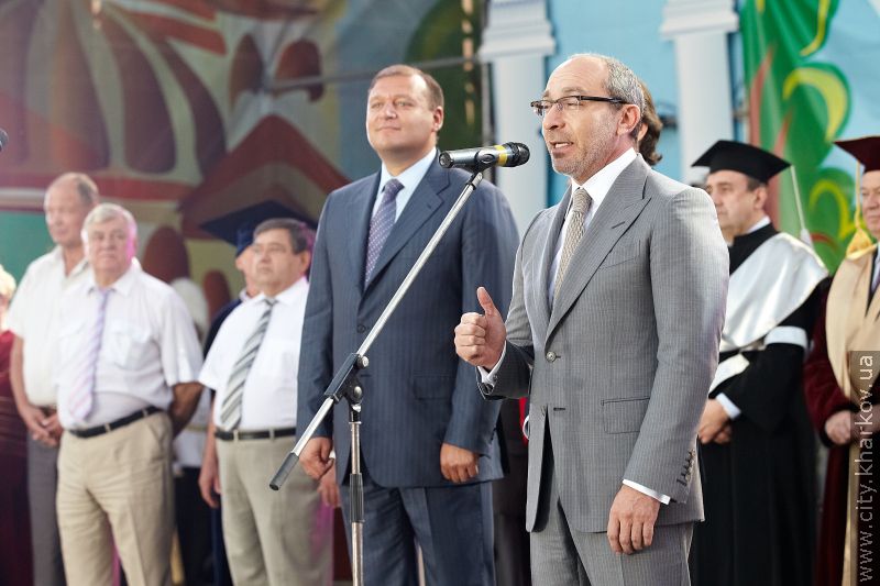 Геннадій Кернес привітав першокурсників на майдані Свободи