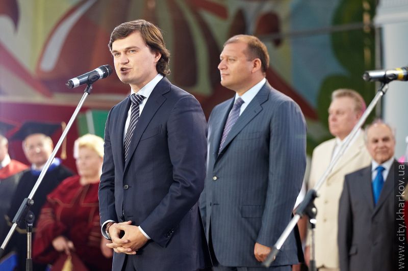 Геннадій Кернес привітав першокурсників на майдані Свободи