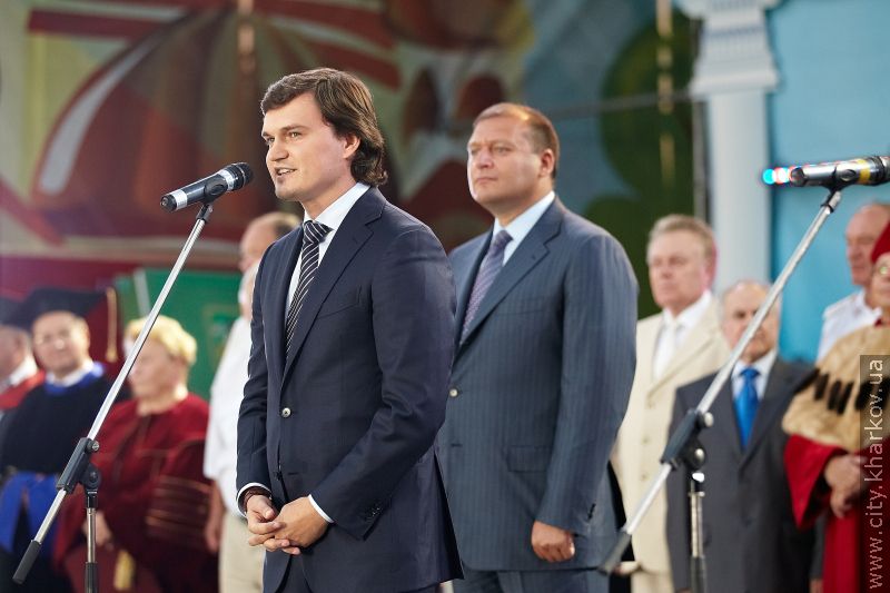 Геннадій Кернес привітав першокурсників на майдані Свободи
