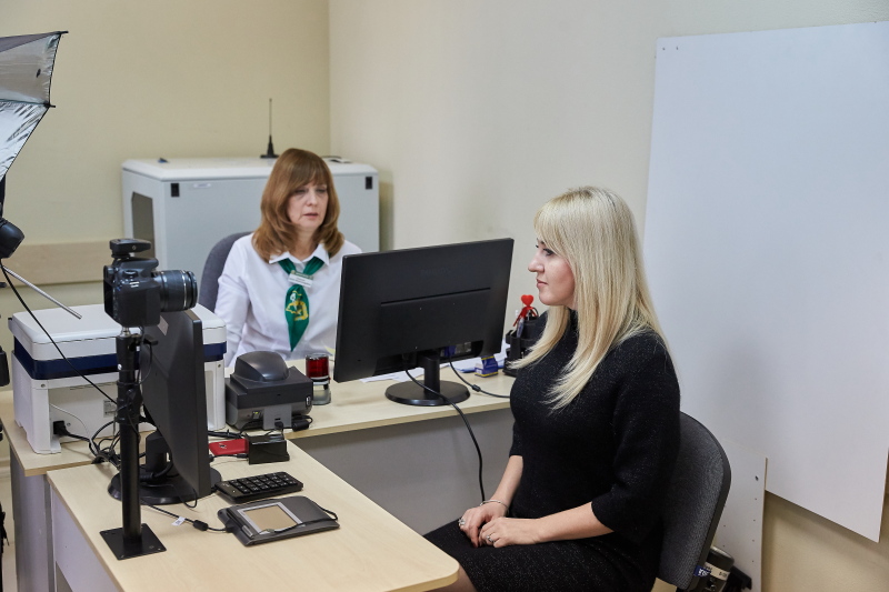 В усіх центрах адмінпослуг почали видавати ID-карти і закордонні паспорти