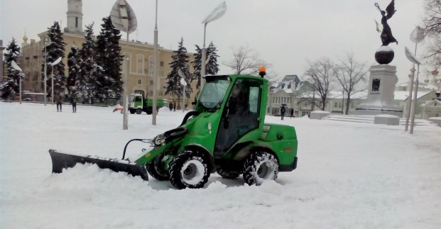 У Харкові триває прибирання снігу