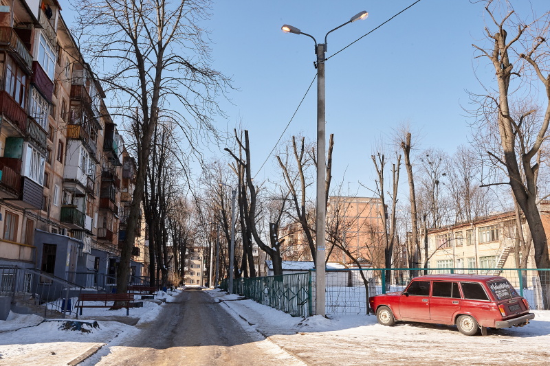 У мікрорайоні на Павловому Полі встановили світильники
