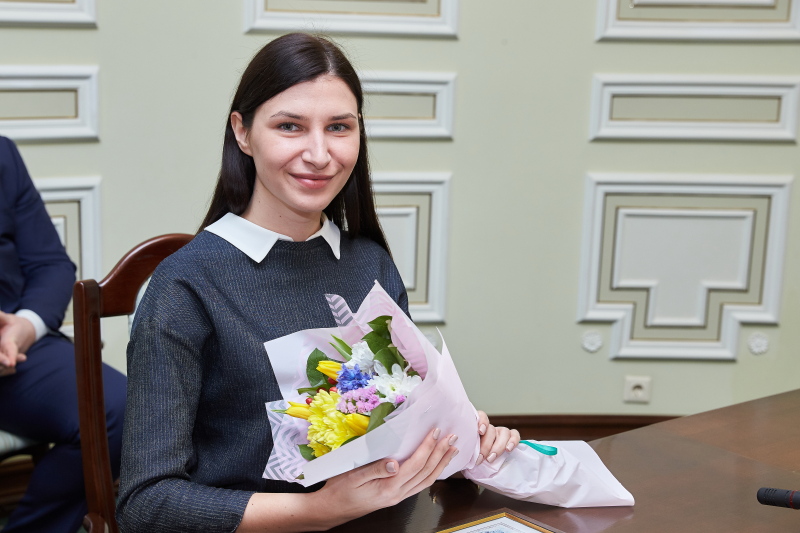 Геннадій Кернес нагородив жінок до 8 Березня