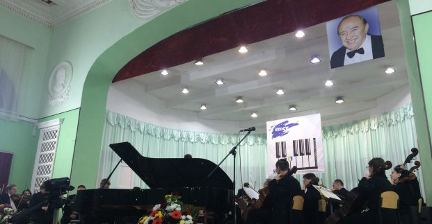 У Харкові відкрився Міжнародний конкурс юних піаністів Володимира Крайнєва