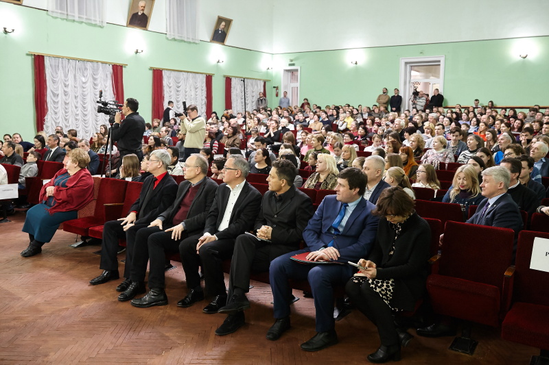 У Харкові відкрився Міжнародний конкурс юних піаністів Володимира Крайнєва
