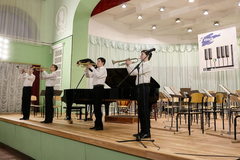 У Харкові відкрився Міжнародний конкурс юних піаністів Володимира Крайнєва