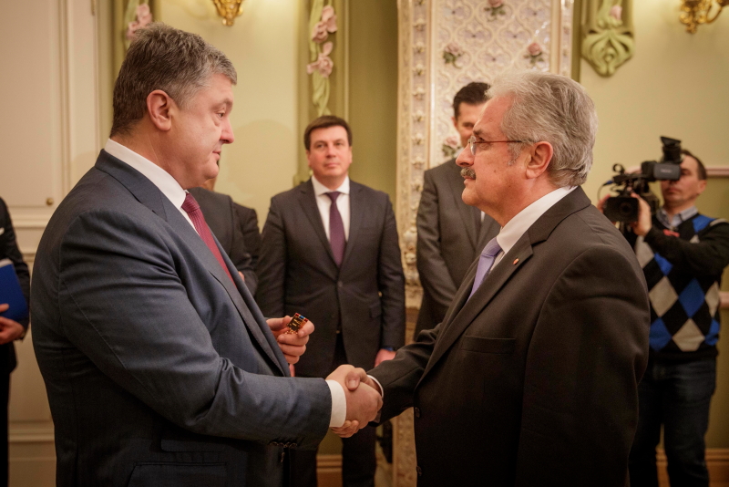 Президент вручив орден гуманісту Крістофу Отто, який допомагає Харкову