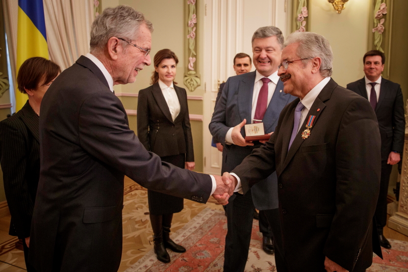 Президент вручив орден гуманісту Крістофу Отто, який допомагає Харкову