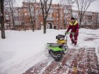 1700 комунальників розчищають сніг у дворах житлових будинків