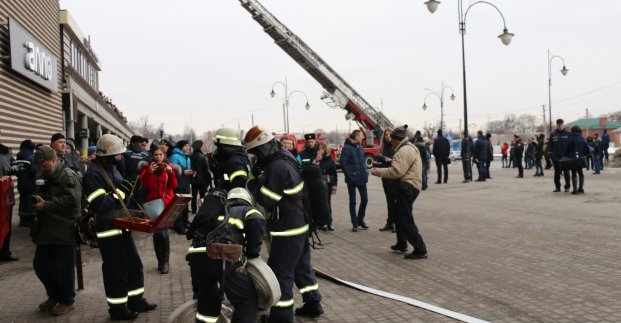 У Харкові провели масштабні пожежні навчання в розважальному центрі