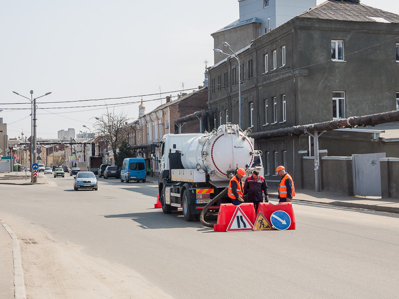 На вулиці Великій Панасівській замінюють ділянку каналізаційної мережі