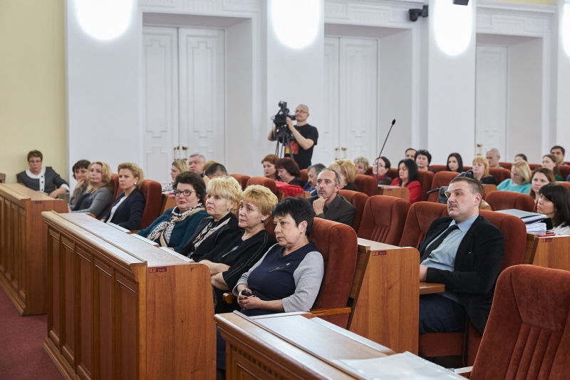 Депутатам і працівникам підрозділів міськради розповіли про медреформу (доповнено)
