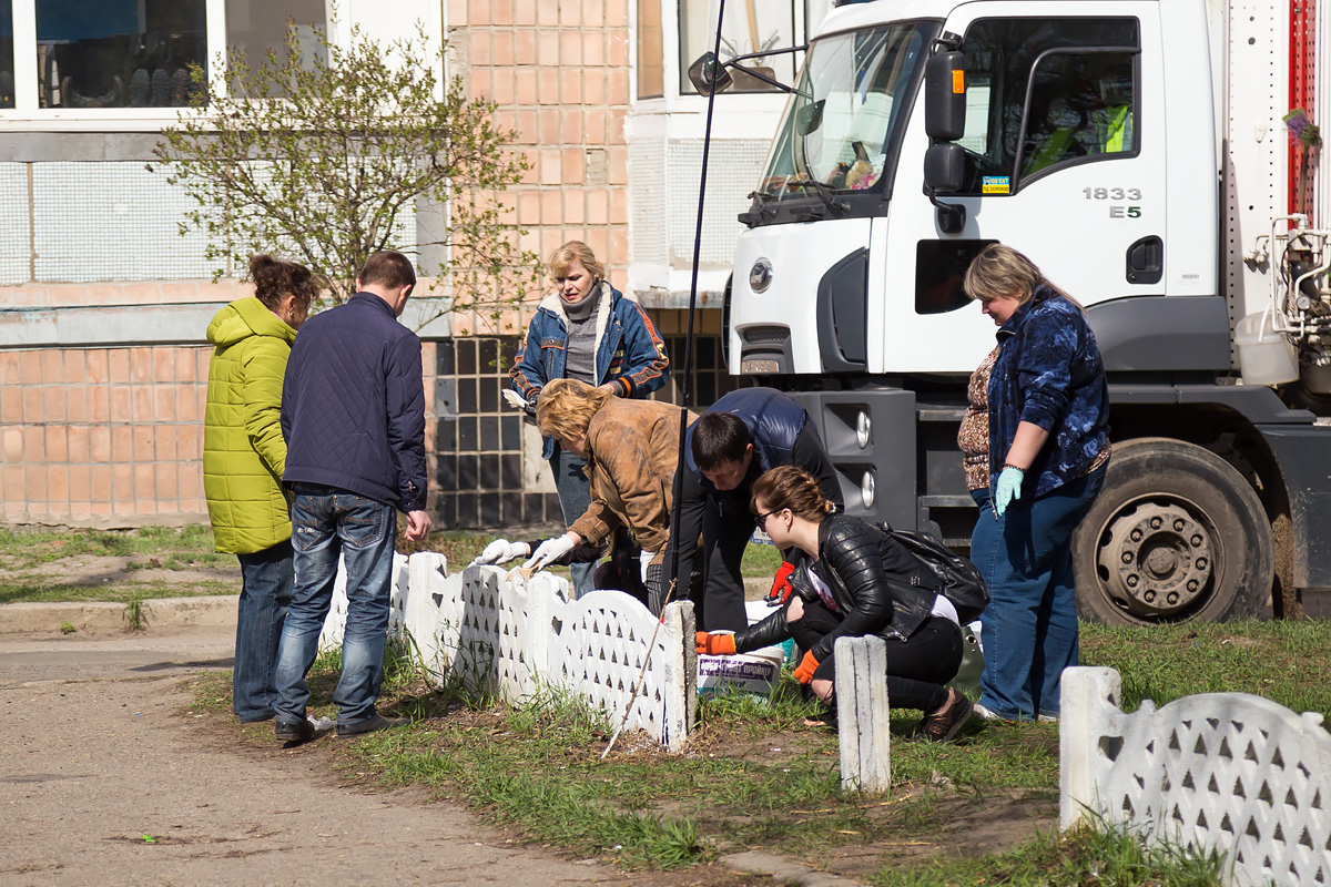У Новобаварському районі привели до ладу парк «Мирський гай» і територію вздовж залізниці