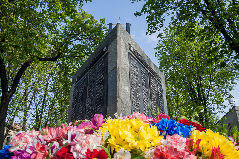 У сквері Пожежного поклали квіти