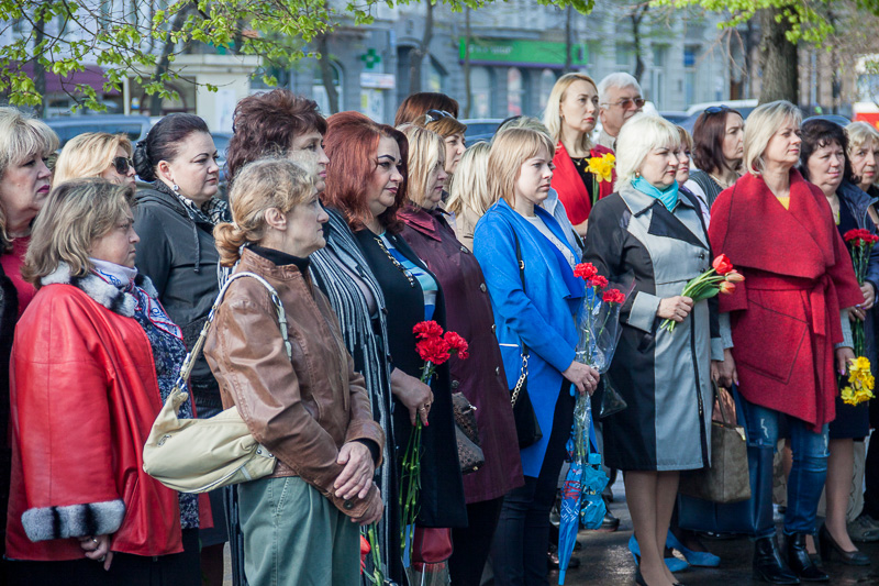 У сквері Пожежного поклали квіти