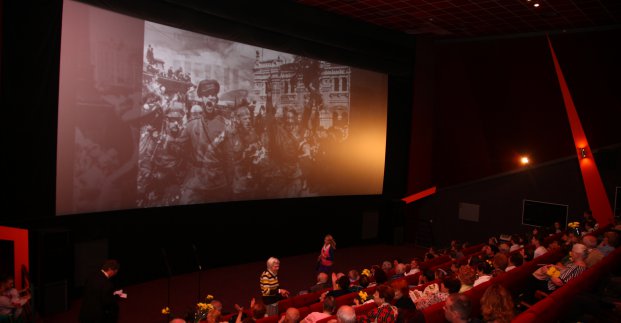 Для ветеранів і школярів провели кіноурок до Дня Перемоги