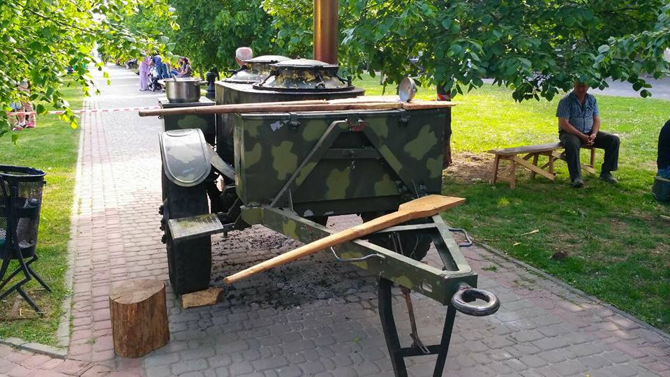 Для жителів Індустріального району пройшов концерт до Дня Перемоги