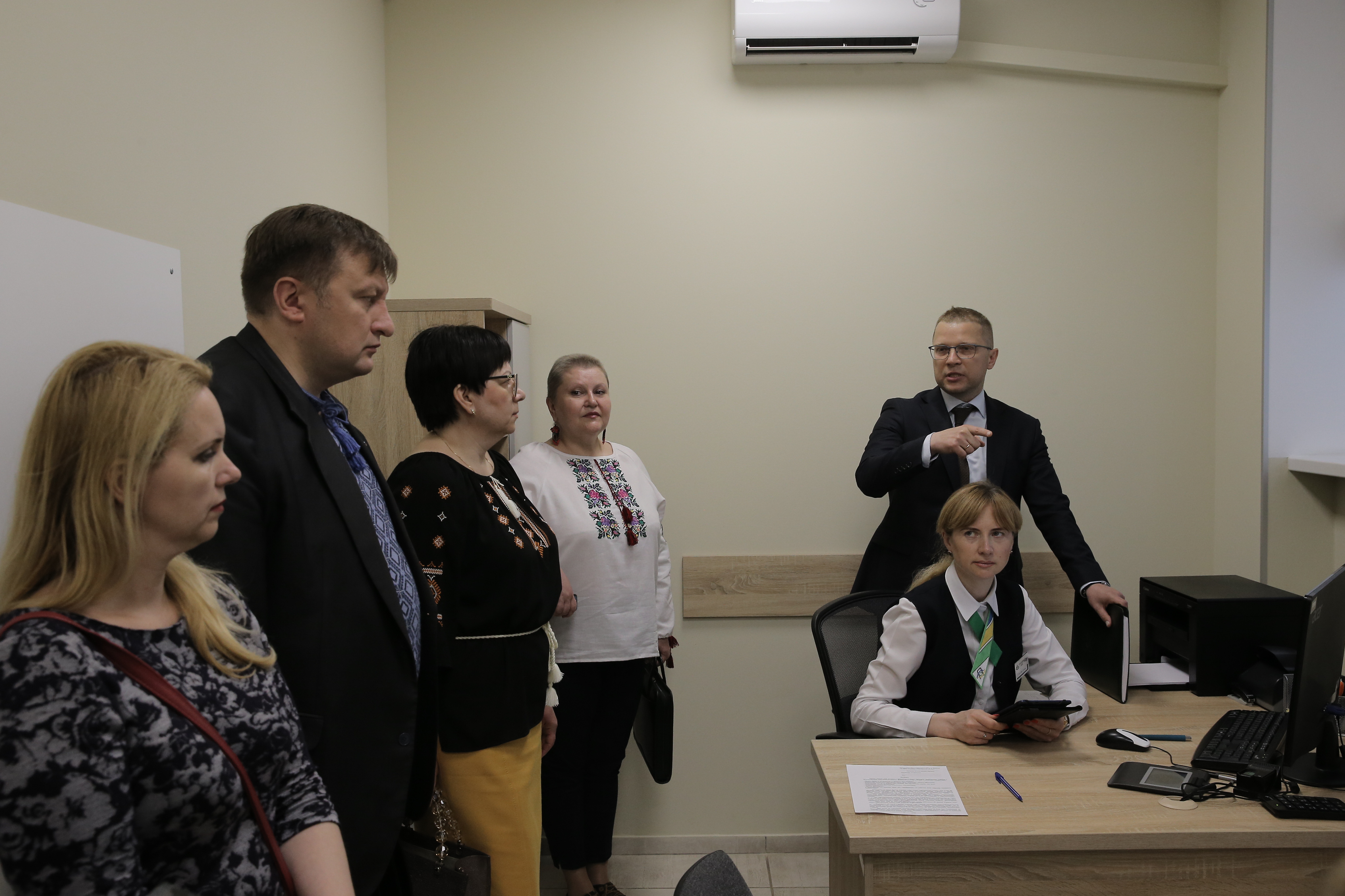Представники Мінсоцполітики відвідали харківський «Прозорий офіс»