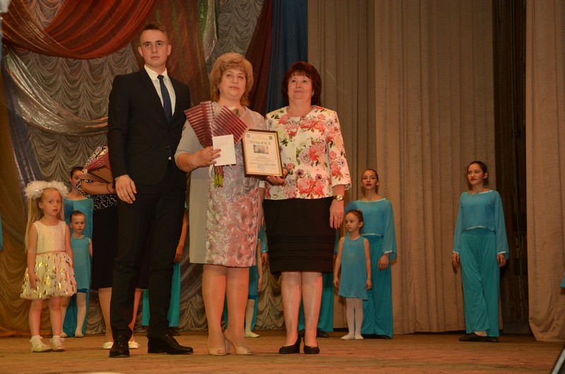 В Індустріальному районі вшанували школярів - переможців інтелектуальних конкурсів