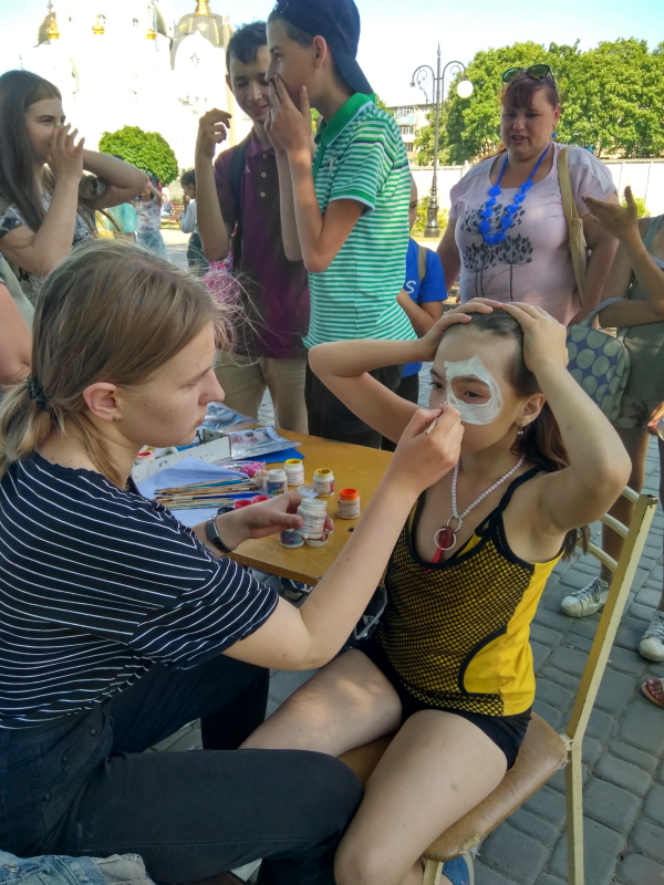 Біля Палацу дитячої творчості «Істок» відбулося свято для дітей