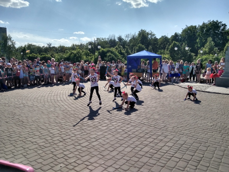 Біля Палацу дитячої творчості «Істок» відбулося свято для дітей