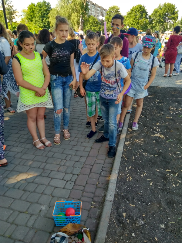 Біля Палацу дитячої творчості «Істок» відбулося свято для дітей