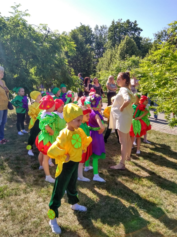 Біля Палацу дитячої творчості «Істок» відбулося свято для дітей