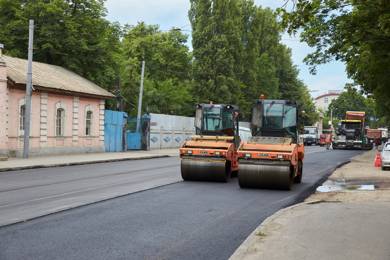 На вулиці Великій Панасівській триває реконструкція дороги