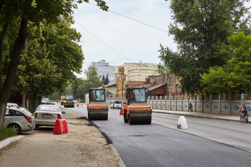 На вулиці Великій Панасівській триває реконструкція дороги