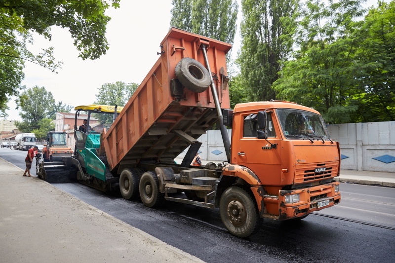 На вулиці Великій Панасівській триває реконструкція дороги
