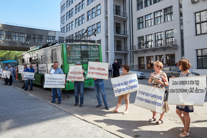 Співробітники харківських депо проводять акцію протесту
