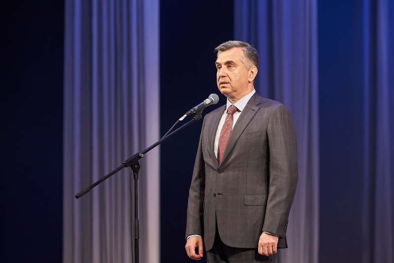 Випускникам медуніверситету вручили дипломи
