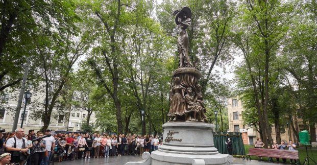 У Харкові відкрили пам'ятник Людмилі Гурченко