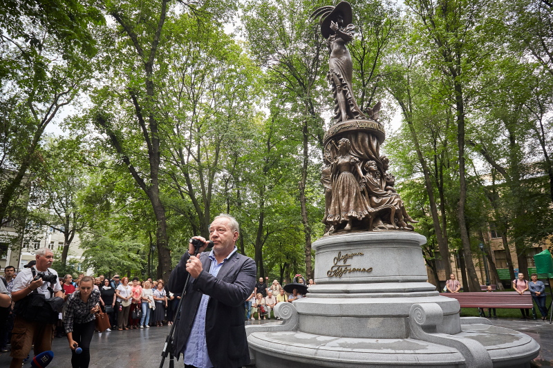 У Харкові відкрили пам'ятник Людмилі Гурченко